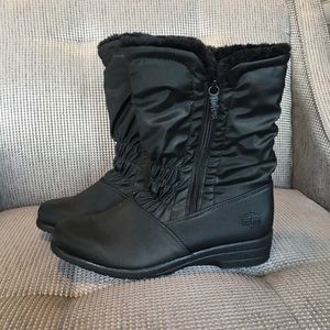 TOTES SIZE 7. winter boots. Lightly used.